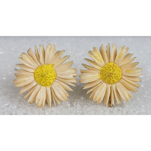 WINARD Jewelry - Vintage WINARD Beige Flower Stud Clip-On Earrings 1/20 12K Gold Filled 1 Inch